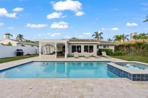 Brand New Pool & Spa! Walk To Beach!